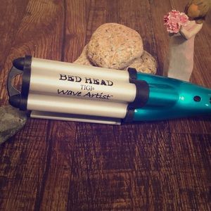 Hot iron for wavy beach hair